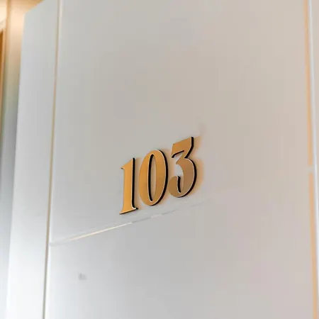 Marina Luxury By Ps アパートホテル 4*