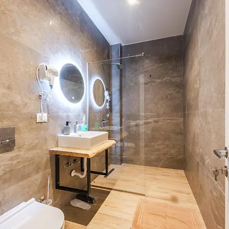 Marina Luxury By Ps アパートホテル 4*