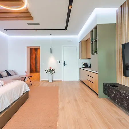 アパートホテル Marina Luxury By Ps 4*